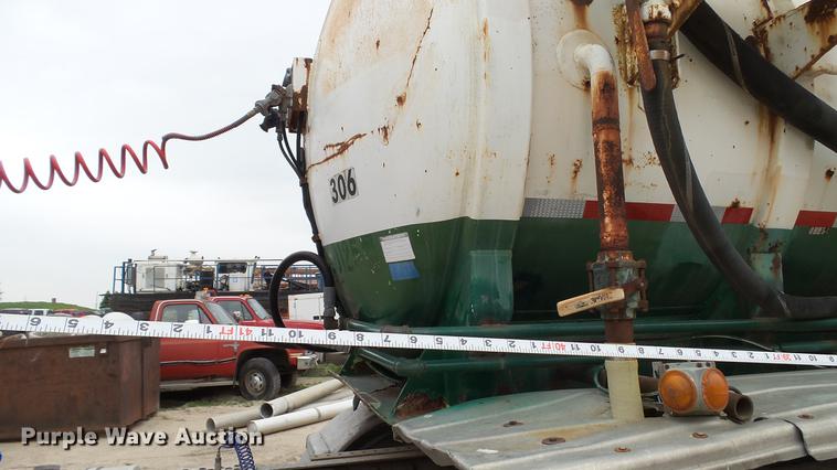 image for item DC2648 1982 Troxell vacuum tank trailer