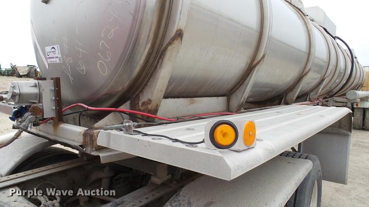 image for item DC2649 2008 Polar tank trailer