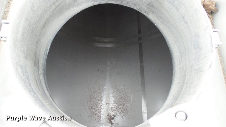 image for item DC2649 2008 Polar tank trailer