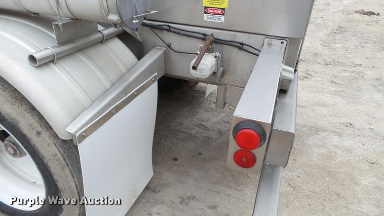 image for item DC2649 2008 Polar tank trailer