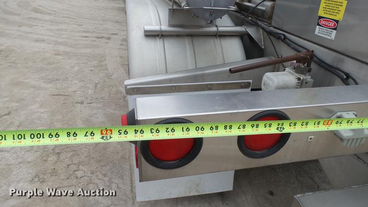 image for item DC2649 2008 Polar tank trailer