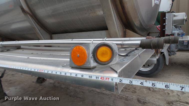 image for item DC2649 2008 Polar tank trailer