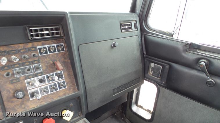 image for item DC2650 1993 Kenworth T400 toter truck