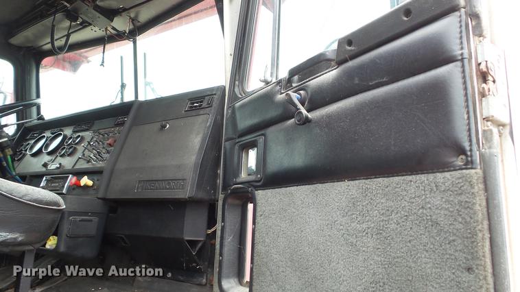 image for item DC2650 1993 Kenworth T400 toter truck