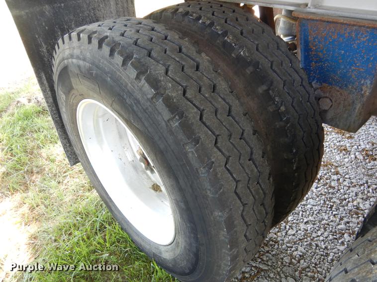 image for item DC5959 1996 CMC T102 end dump trailer