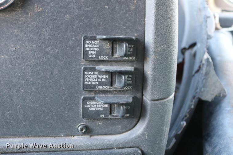 image for item DC7642 2015 Freightliner Cascadia semi truck