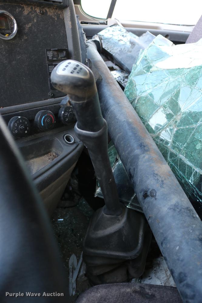 image for item DC7642 2015 Freightliner Cascadia semi truck