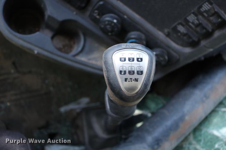 image for item DC7642 2015 Freightliner Cascadia semi truck