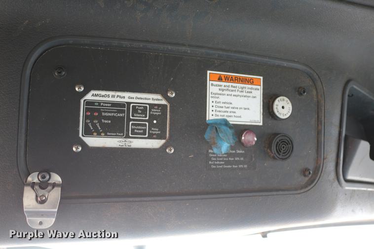 image for item DC7642 2015 Freightliner Cascadia semi truck