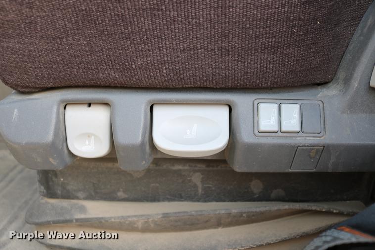 image for item DC7642 2015 Freightliner Cascadia semi truck