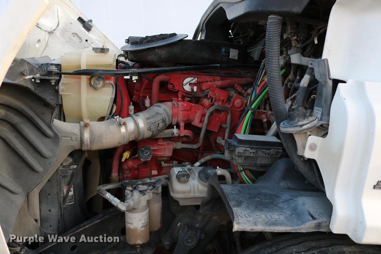 image for item DC7642 2015 Freightliner Cascadia semi truck