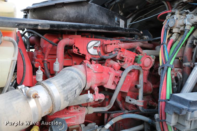 image for item DC7642 2015 Freightliner Cascadia semi truck