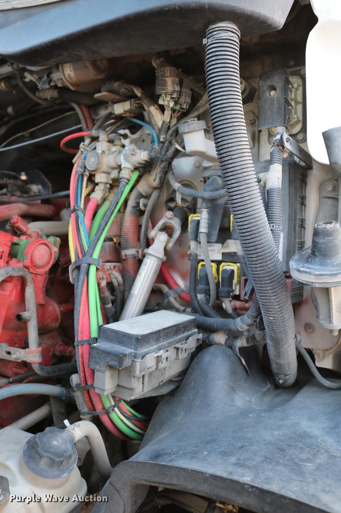 image for item DC7642 2015 Freightliner Cascadia semi truck