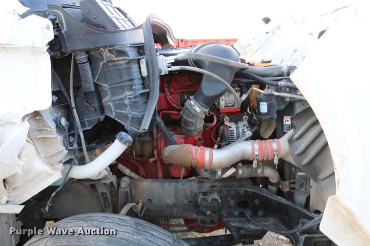 image for item DC7642 2015 Freightliner Cascadia semi truck