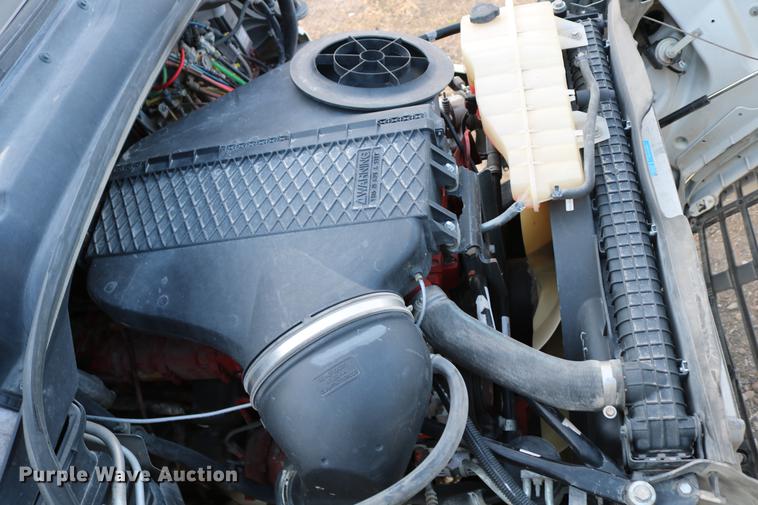 image for item DC7642 2015 Freightliner Cascadia semi truck