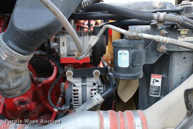 image for item DC7642 2015 Freightliner Cascadia semi truck