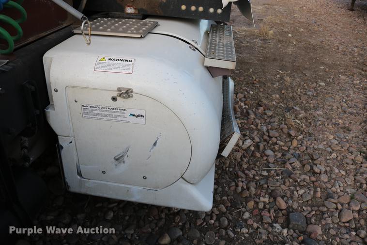 image for item DC7642 2015 Freightliner Cascadia semi truck