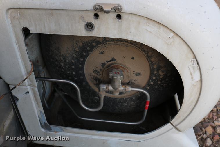 image for item DC7642 2015 Freightliner Cascadia semi truck