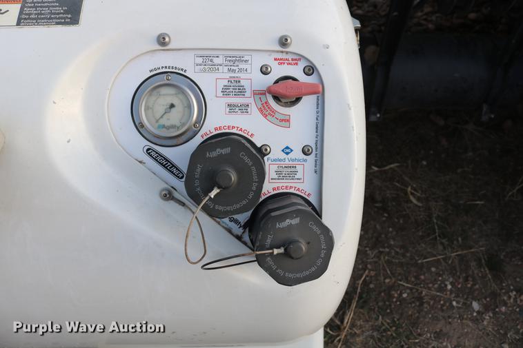 image for item DC7642 2015 Freightliner Cascadia semi truck