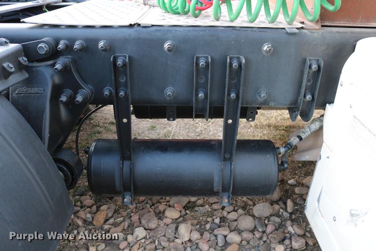 image for item DC7642 2015 Freightliner Cascadia semi truck