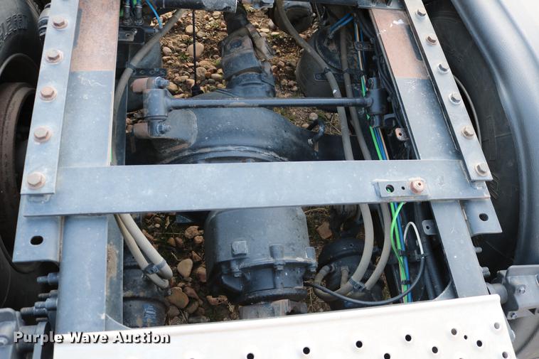 image for item DC7642 2015 Freightliner Cascadia semi truck