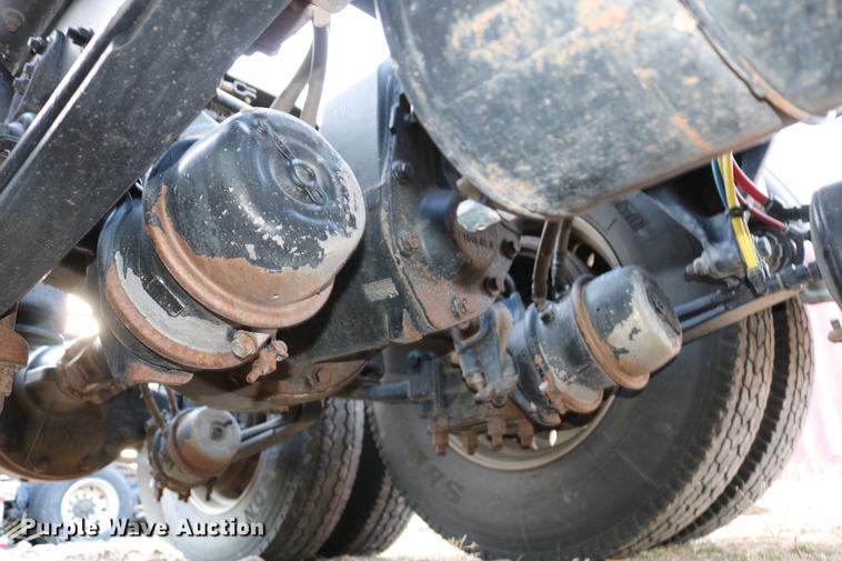 image for item DC7642 2015 Freightliner Cascadia semi truck