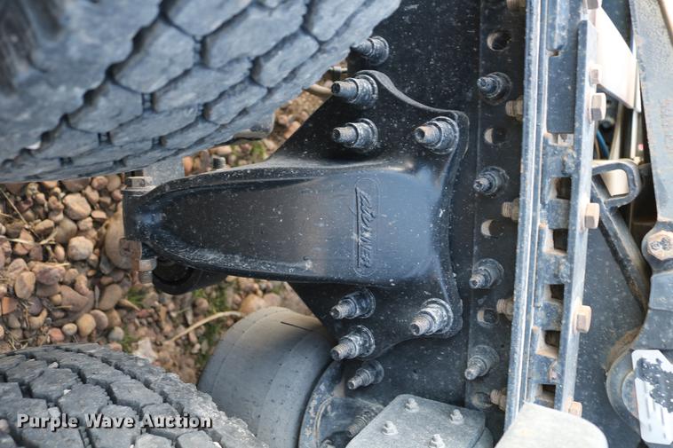 image for item DC7642 2015 Freightliner Cascadia semi truck