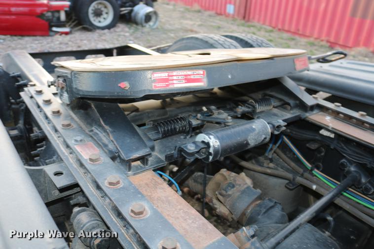 image for item DC7642 2015 Freightliner Cascadia semi truck