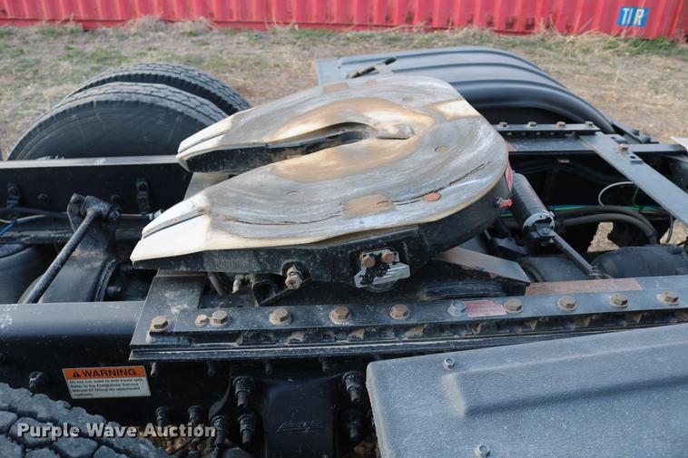 image for item DC7642 2015 Freightliner Cascadia semi truck