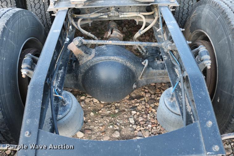 image for item DC7642 2015 Freightliner Cascadia semi truck