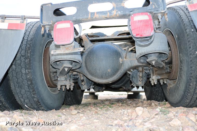 image for item DC7642 2015 Freightliner Cascadia semi truck