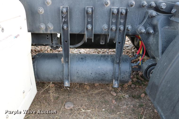 image for item DC7642 2015 Freightliner Cascadia semi truck