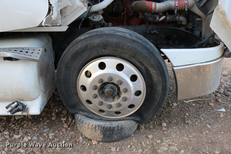 image for item DC7642 2015 Freightliner Cascadia semi truck