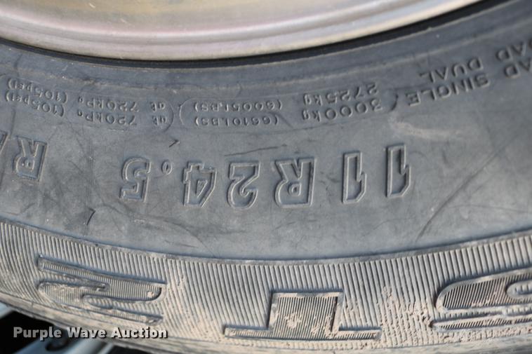 image for item DC7642 2015 Freightliner Cascadia semi truck