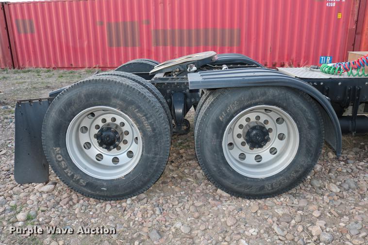 image for item DC7642 2015 Freightliner Cascadia semi truck