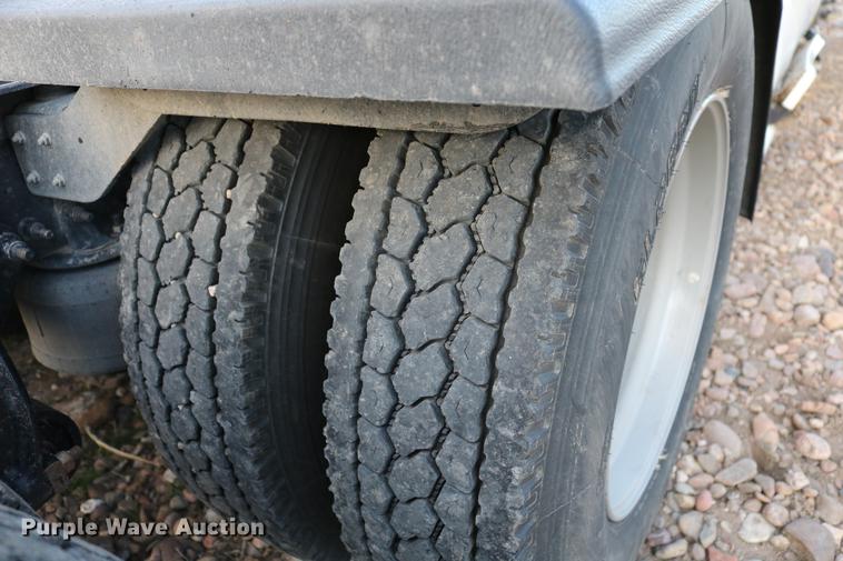 image for item DC7642 2015 Freightliner Cascadia semi truck