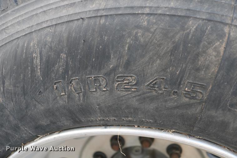 image for item DC7642 2015 Freightliner Cascadia semi truck