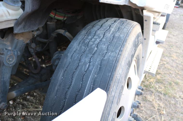 image for item DC7642 2015 Freightliner Cascadia semi truck