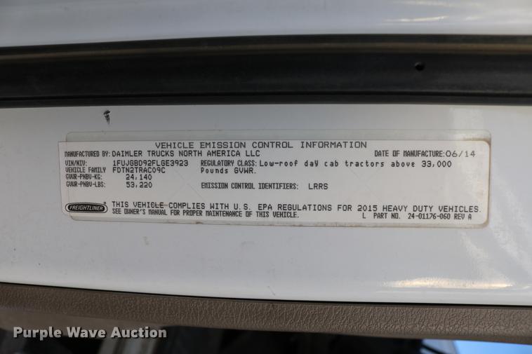 image for item DC7642 2015 Freightliner Cascadia semi truck