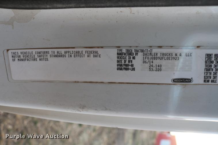 image for item DC7642 2015 Freightliner Cascadia semi truck