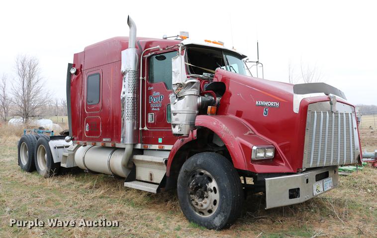 image for item DC7657 2000 Kenworth T800 semi truck