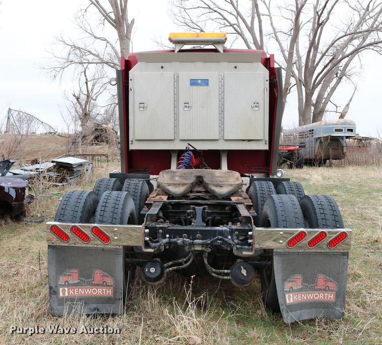 image for item DC7657 2000 Kenworth T800 semi truck