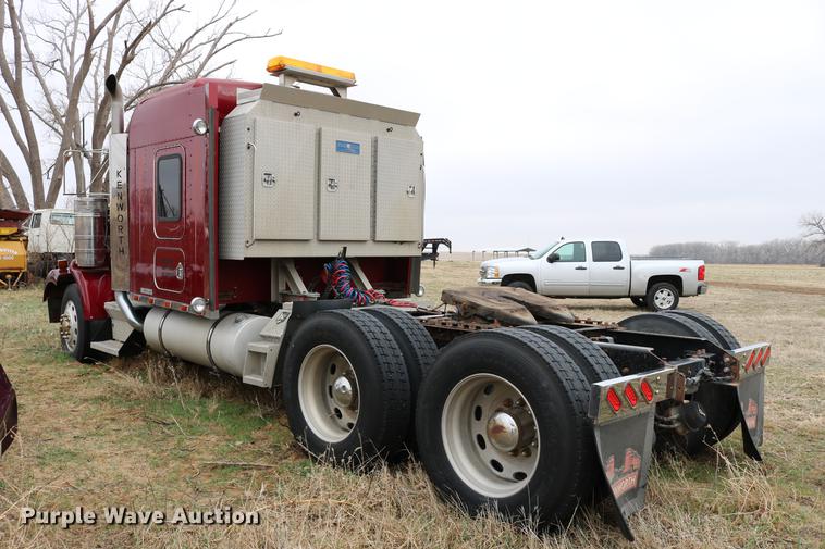 image for item DC7657 2000 Kenworth T800 semi truck
