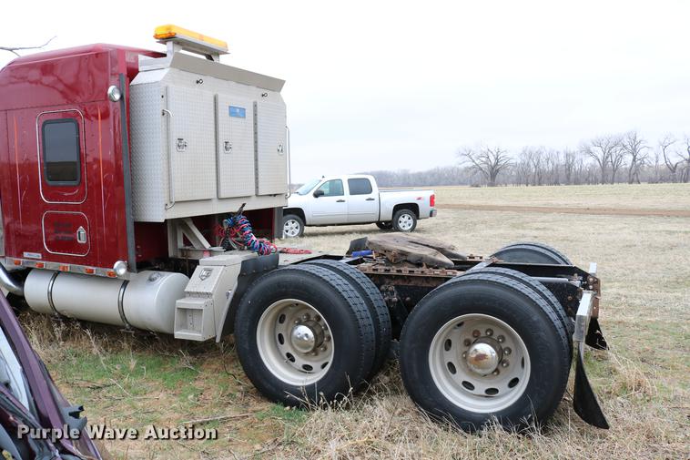 image for item DC7657 2000 Kenworth T800 semi truck