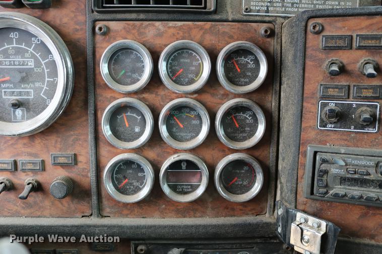 image for item DC7657 2000 Kenworth T800 semi truck