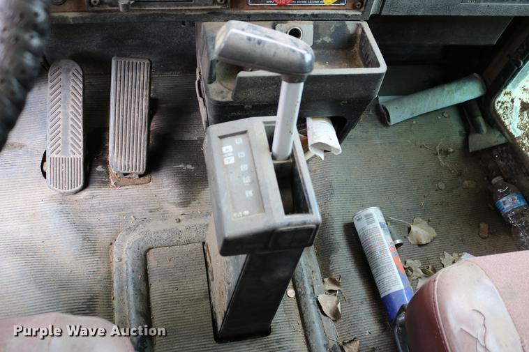 image for item DC7657 2000 Kenworth T800 semi truck