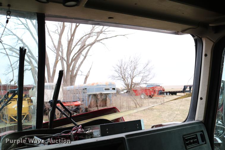 image for item DC7657 2000 Kenworth T800 semi truck