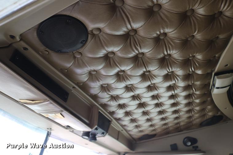 image for item DC7657 2000 Kenworth T800 semi truck