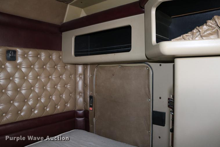 image for item DC7657 2000 Kenworth T800 semi truck