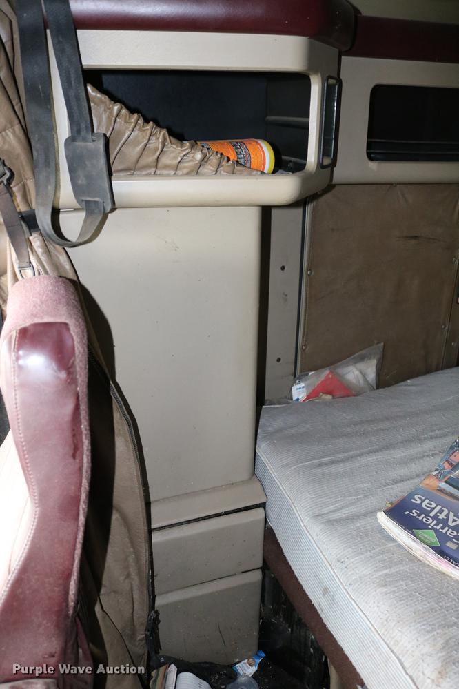 image for item DC7657 2000 Kenworth T800 semi truck